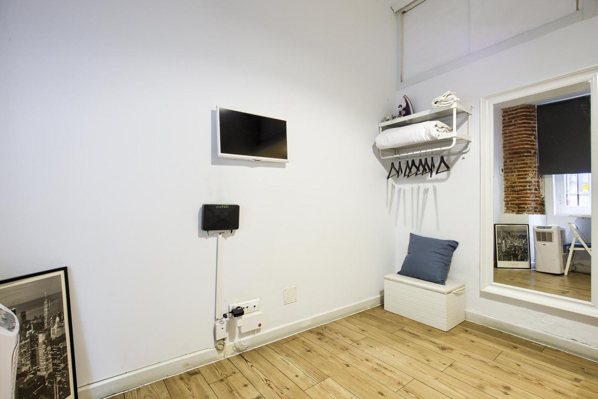 Intimo Estudio En Madrid, Centro, 2Pax, Wifi & Tv Экстерьер фото